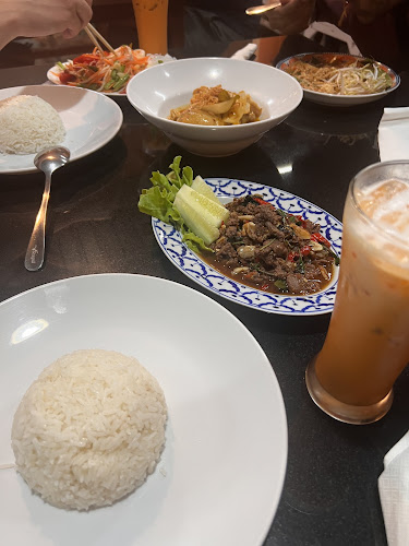 Nang Naan Halal Restaurant - การบริการอาหารและที่พัก