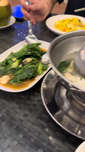 Alive Cheewit Cheewa - การบริการอาหารและที่พัก