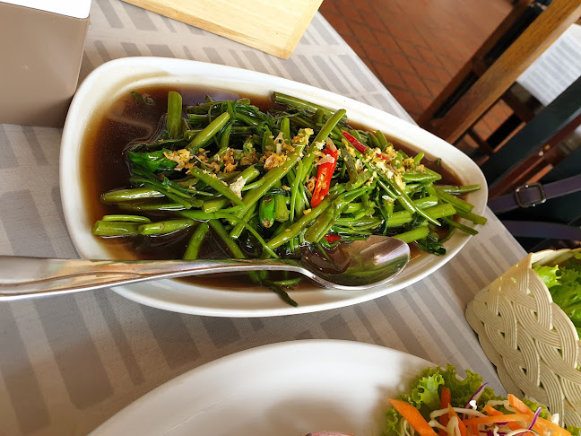 Opinii despre Pantai Seaview Restaurant Halal Food în อำเภอกะทู้ - การบริการอาหารและที่พัก