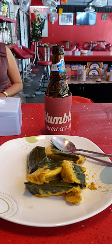 Stumble Inn Bar Pool Rooms - การบริการอาหารและที่พัก