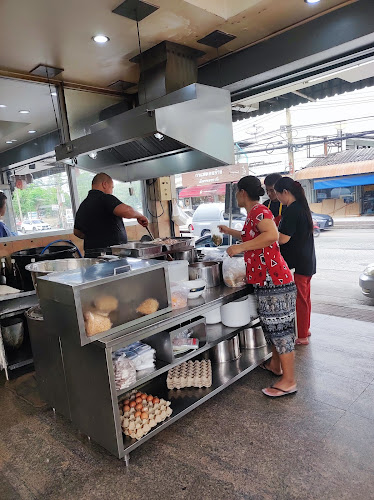 Opinii despre ยอดผักเมืองทอง ราดหน้า în อำเภอปากเกร็ด - การบริการอาหารและที่พัก