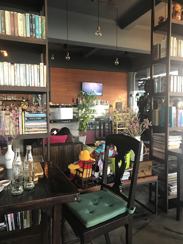 206/8 ถ. ภูเก็ต ตำบลตลาดใหญ่ อำเภอเมืองภูเก็ต ภูเก็ต 83000