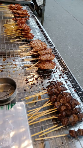 ตลาดกลางคืนสถานีรถไฟพิษณุโลก - การบริการอาหารและที่พัก