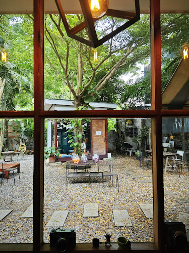 บ้านเล็กๆในซอยลึกลับ Hidden Gem - การบริการอาหารและที่พัก