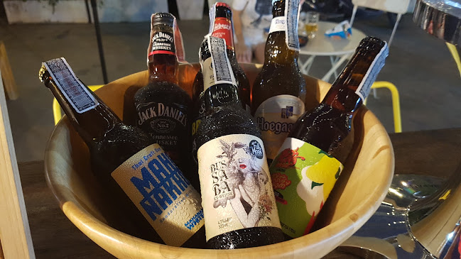 COFFEE I NEED U CAFE' - การบริการอาหารและที่พัก