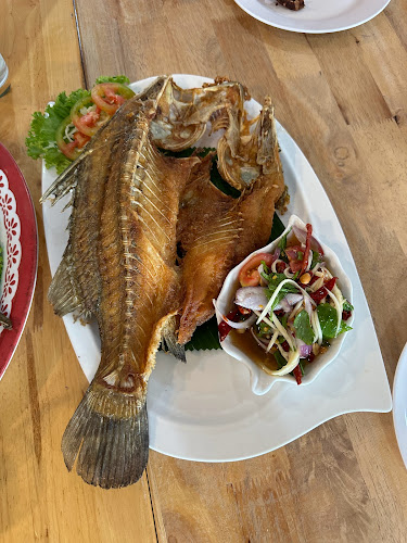 ครัวสะแตกแดกตับ - การบริการอาหารและที่พัก