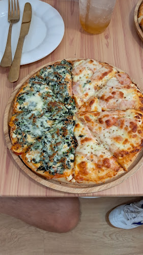 ลินดาเฮ้าส์ (ร้านพิซซ่า) - การบริการอาหารและที่พัก