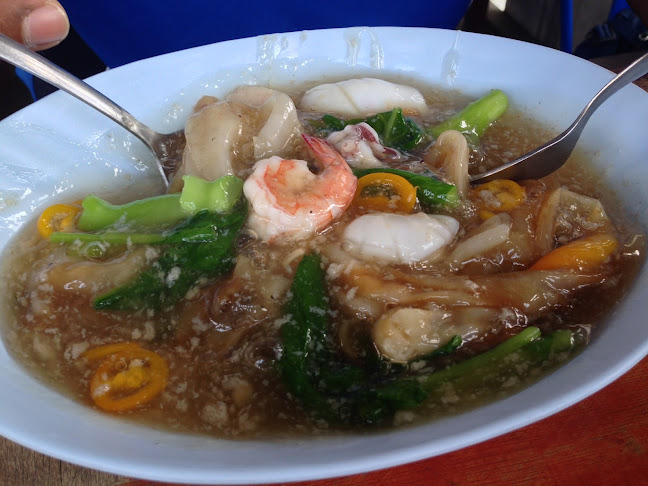 ร้านราดหน้ายอดผักสายไหมคลอง2ธัญบุรี - การบริการอาหารและที่พัก