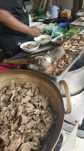 นายเก่งคลองสี่ ก๋วยเตี๋ยวเนื้อวัวรสเยี่ยม - การบริการอาหารและที่พัก