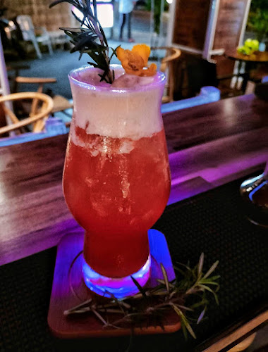 โอเชี่ยนบาร์ - การบริการอาหารและที่พัก