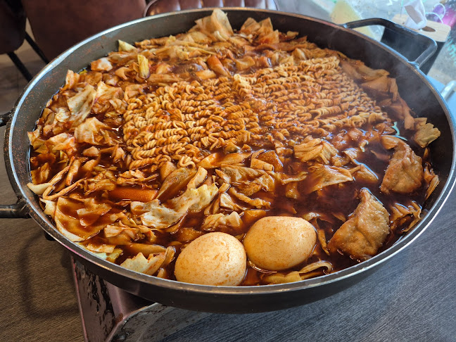 Opinii despre MR.LEE TTEOKBOKKI มิสเตอร์ลี ต๊อกป๊อกกี้ în อำเภอเมืองอุบลราชธานี - การบริการอาหารและที่พัก