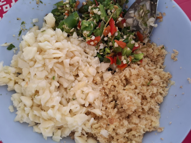 Comentarii opinii despre ข้าวมันไก่ ก๋วยเตี๋ยว​ไก่ ​พะเยารสเด็ด​ (สูตรไหหลำ)