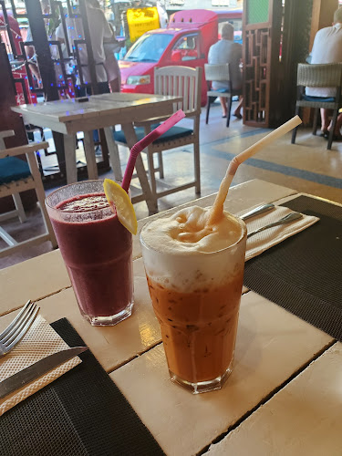 Louis Kitchen Restaurant - การบริการอาหารและที่พัก