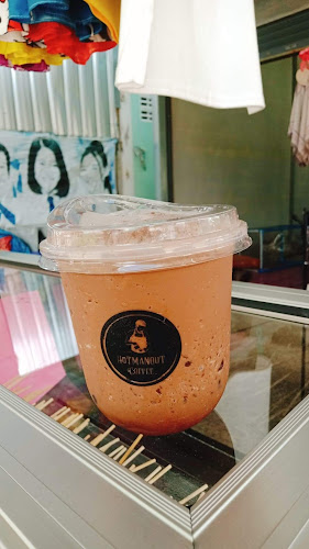 HoTMaNOuT Coffee - การบริการอาหารและที่พัก