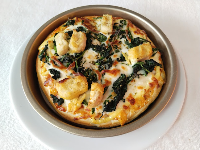 GR cafe กมลา ภูเก็ต - การบริการอาหารและที่พัก