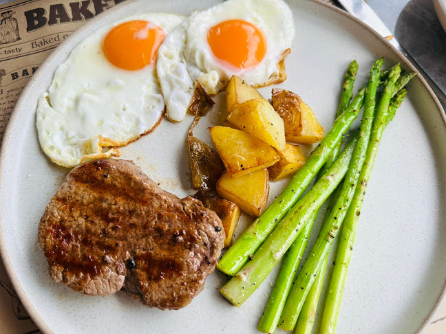 Coco's Nai Harn Cafe - การบริการอาหารและที่พัก