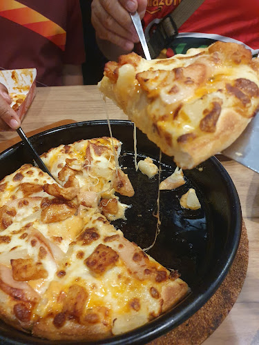 พิซซ่า ฮัท 1150 สาขา อุบลสแควร์ - การบริการอาหารและที่พัก