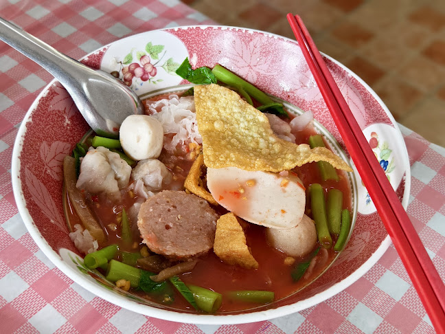 เจ๊จิ๋ม ก๋วยเตี๋ยวเส้นปลา เกี๊ยวปลา - การบริการอาหารและที่พัก