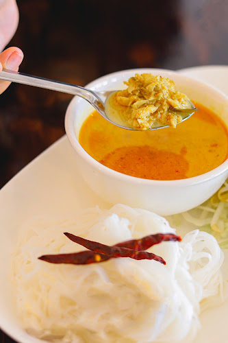 ก๋วยเตี๋ยวดูดี๋ ลุงดอน พัทยา (DooDee jomtien restaurant) - การบริการอาหารและที่พัก