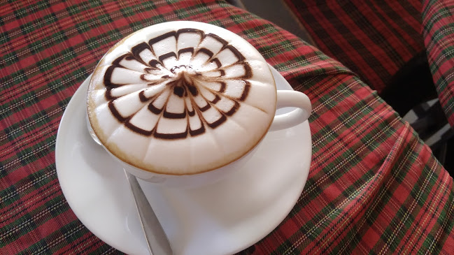 At All Cafe - การบริการอาหารและที่พัก