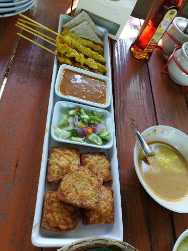 ร้านอาหารปั๋นใจ๋ - การบริการอาหารและที่พัก