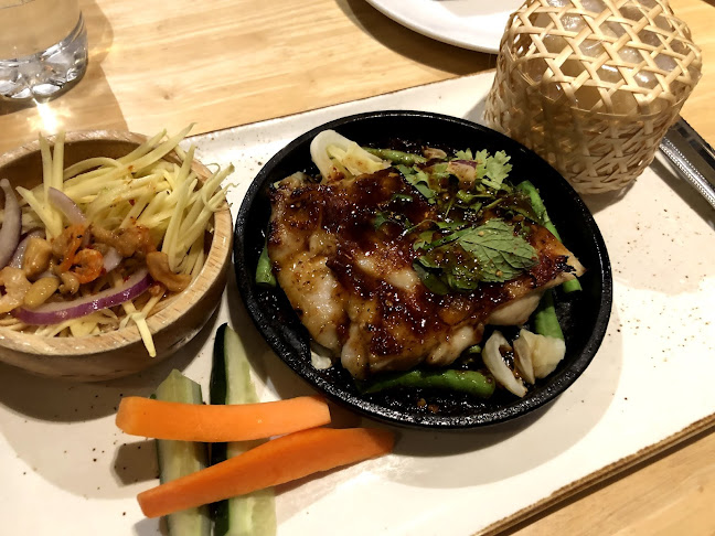 ซิซซ์เล่อร์ เซ็นทรัล แจ้งวัฒนะ - การบริการอาหารและที่พัก