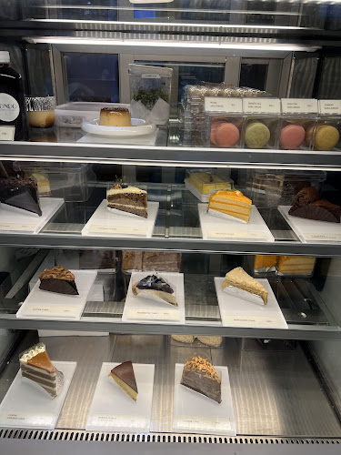 54/1 ถ. เยาวราช ตำบลตลาดใหญ่ อำเภอเมืองภูเก็ต ภูเก็ต 83000