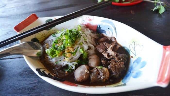 โกติ๋วก๋วยเตี๋ยวเรือรังสิต (เจ้าเก่าป่าตอง) สาขา ห้าแยกฉลอง - อำเภอเมืองภูเก็ต