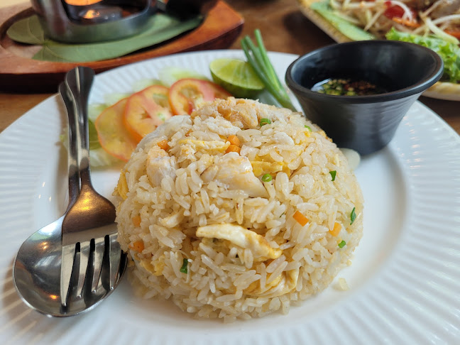 Orange House Cafe Pattaya (ตำหลายคาเฟ่ พัทยา) - การบริการอาหารและที่พัก