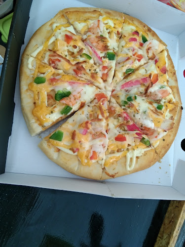 ไอแอมพิซซ่า และเครื่องดื่ม อุบลราชธานี - การบริการอาหารและที่พัก