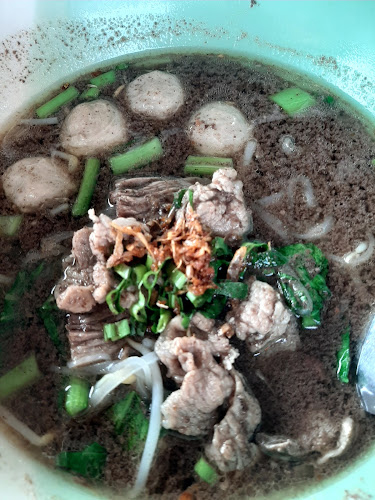 ร้านก๋วยเตี๋ยวเรือ ยกซด 10 บาท - การบริการอาหารและที่พัก