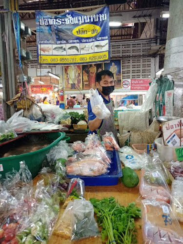 ตลาดสดเทศบาลตำบลหัวรอ - การบริการอาหารและที่พัก