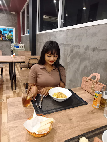 ไนซ์ทูมียูว์ - การบริการอาหารและที่พัก