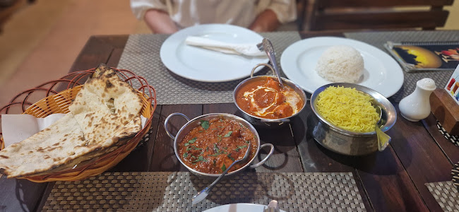 Curry Delight Phuket - การบริการอาหารและที่พัก