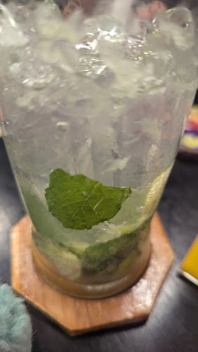 Opinii despre Thunder Bar Phuket în อำเภอเมืองภูเก็ต - การบริการอาหารและที่พัก