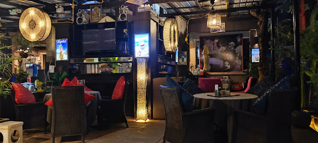 Vitaphorn Authentic Thai Restaurant​ & Steak House - การบริการอาหารและที่พัก