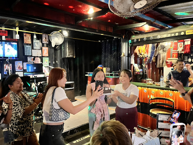 Apple's Box Kamala Food & Drink