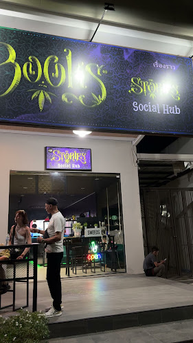 Opinii despre The Stories Social Hub and Chillout în Phuket - การบริการอาหารและที่พัก