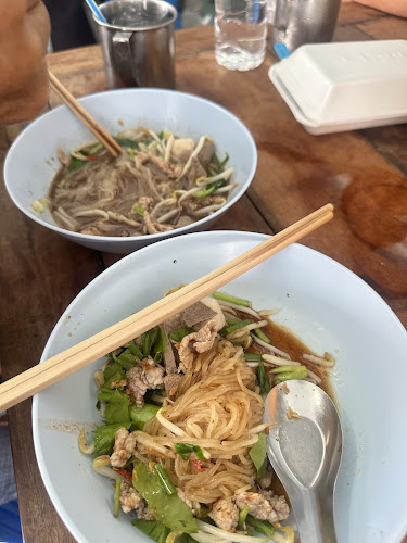 ก๋วยเตี๋ยว รุ่งรัตน์ คลอง2 - การบริการอาหารและที่พัก