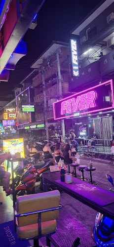 Celona Bar - การบริการอาหารและที่พัก