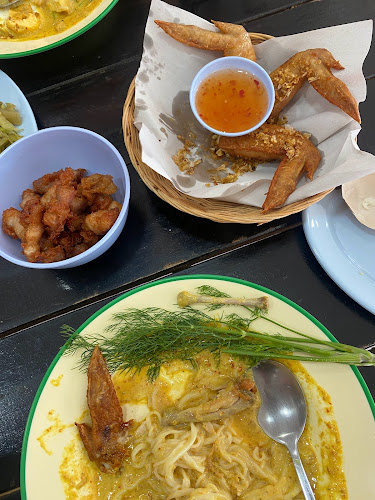 แม่ซัน ขนมจีน 5 ภาค (คนอม-จิน) - การบริการอาหารและที่พัก