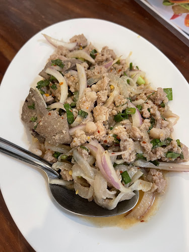 Opinii despre ข้าวแกงเจ๊จวบ ร้านใหม่ by อุ้ม & โจ้ în อำเภอเมืองจันทบุรี - การบริการอาหารและที่พัก