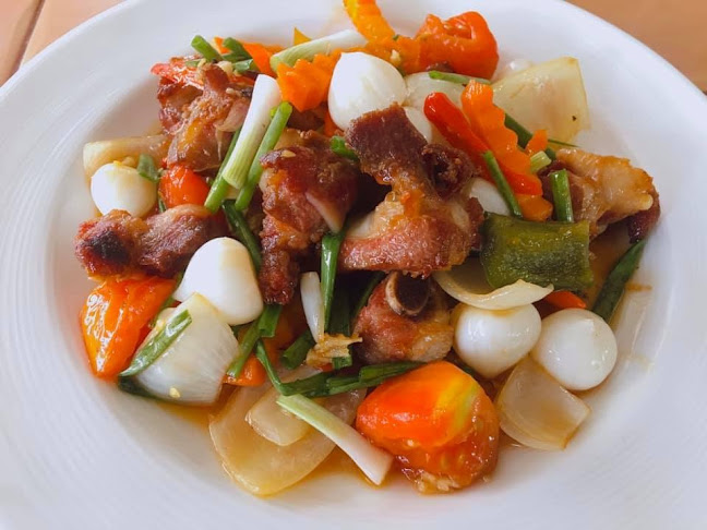 ร้านเฮือนไม้สเต็กอุบลราชธานี - การบริการอาหารและที่พัก