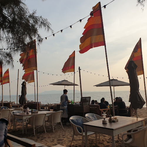 Cave Beach Club - อำเภอสัตหีบ