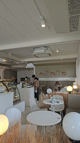 ซัมเมอร์ เฮ้าส์ พัทยา - การบริการอาหารและที่พัก