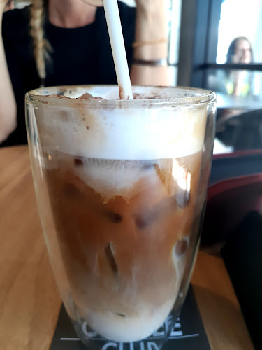 Zurich Bread Café - การบริการอาหารและที่พัก