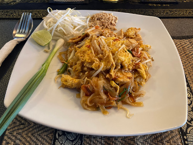 Jolly`s Hotel & Restaurant - การบริการอาหารและที่พัก