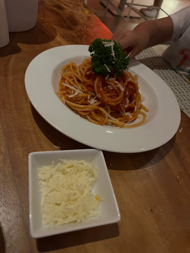 Catch Beach Club - การบริการอาหารและที่พัก