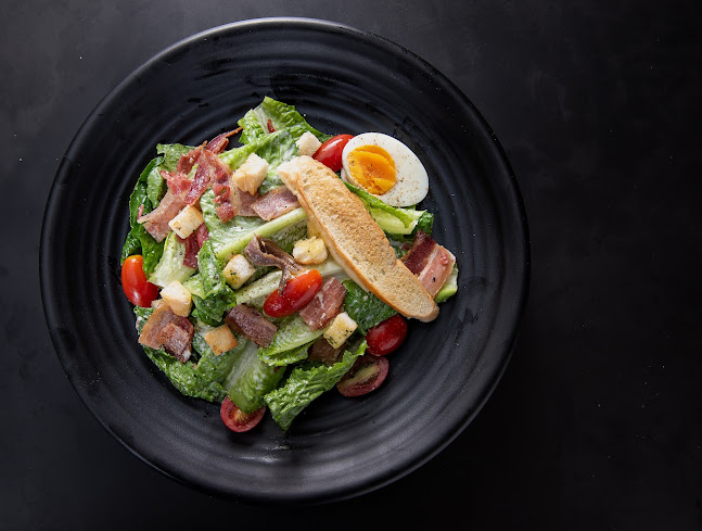 Opinii despre Vitaphorn Authentic Thai Restaurant​ & Steak House în อำเภอเมืองภูเก็ต - การบริการอาหารและที่พัก