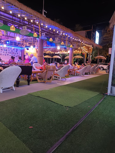 มาดามจั๊บญวน สาขาหาดจอมเทียน - การบริการอาหารและที่พัก